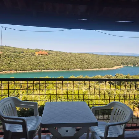 Baselak, Duga Uvala Appartement *